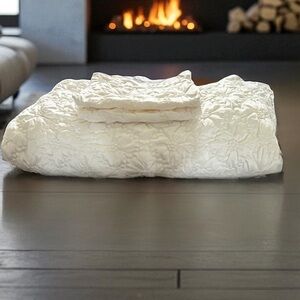 The Texture Collection New York Queen Comforter Plus 2 Pillow Shams Set Ivory